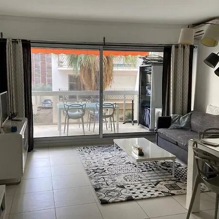 公寓 App Le Rocazur Avec Piscine Et Parking En Bord De A 500m Du Centre 芒通