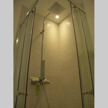 公寓 App Le Rocazur Avec Piscine Et Parking En Bord De A 500m Du Centre 芒通